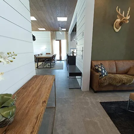 Luksushuvila Yksityisellae Spa-alueella Ja Jaervinaekoealalla וילה *