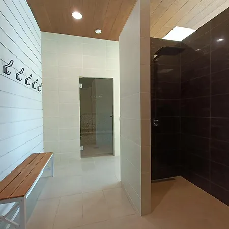 וילה Luksushuvila Yksityisellae Spa-alueella Ja Jaervinaekoealalla