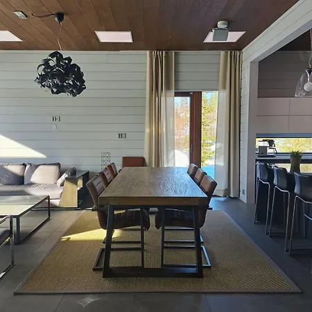Luksushuvila Yksityisellae Spa-alueella Ja Jaervinaekoealalla